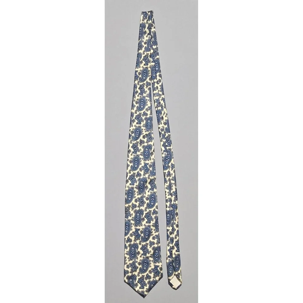 Bert Pulitzer Paisley 100% Silk Necktie Cream Blue 3.5x60 USA